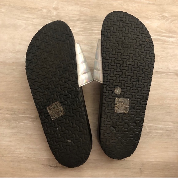 Silver Iridescent Slides in size 7 - Picture 3 of 4